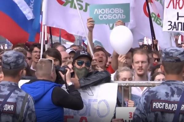 Proteste masive la alegerile libere din Moscova
