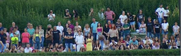Organizatorii cer sancţiuni, după ce sute de oameni au asistat gratis la concertul lui Bon Jovi