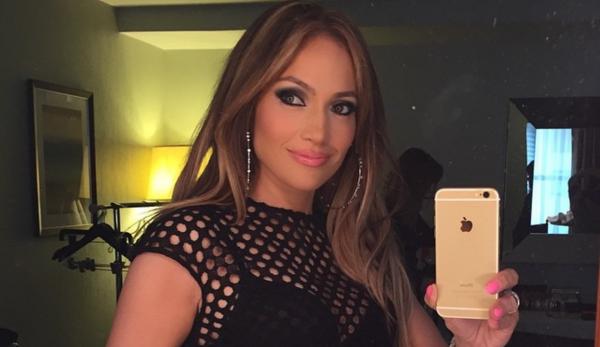 Jennifer Lopez împlineşte 50 de ani. Cântăreața își celebrează ziua în turneu