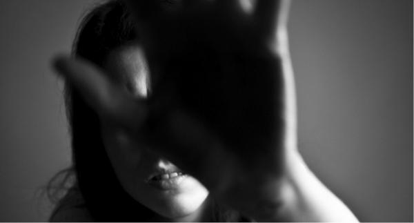 Un verdict halucinant a transformat o femeie de numai 40 de kilograme, din victimă, în agresor