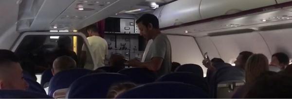 Sute de români, blocaţi pe aeroporturile din Londra şi Paris din cauza caniculei