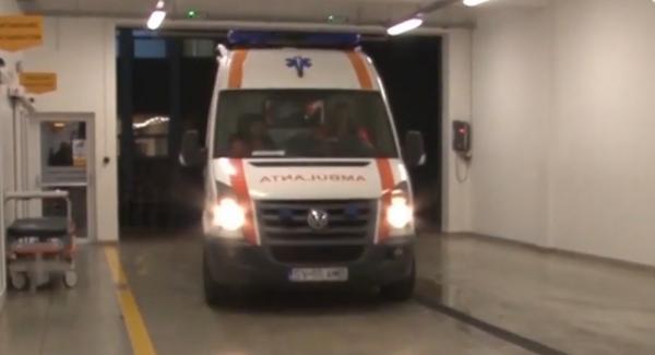 Un ambulanţier concediat din cauză că era beat a fost reangajat şi a primit salarii compensatorii