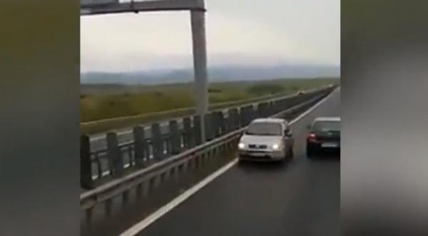 Un bărbat a fost filmat în timp ce mergea pe contrasens, pe autostrada A1