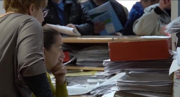 Guvernul pregăteşte noi taxe, tăieri salariale şi concedieri în masă