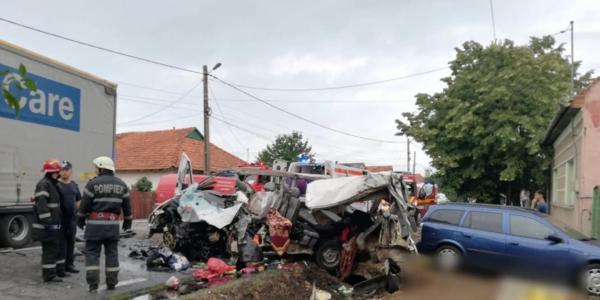 Noi detalii despre accidentul cu doi morţi şi şapte răniţi din Bihor