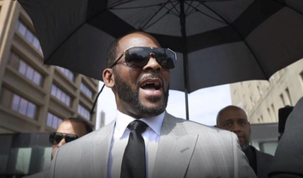 R. Kelly neagă acuzaţiile de agresiune sexuală care i se aduc