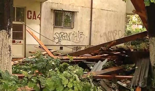 Vremea extremă a lovit cu o forţă devastatoare litoralul. Zeci de maşini au fost distruse