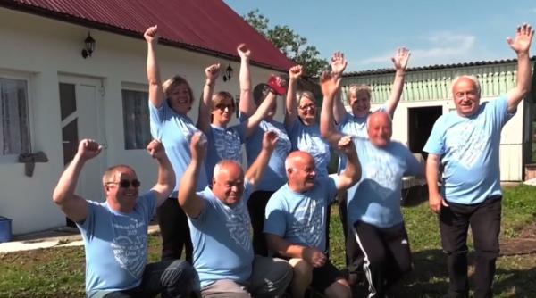 Reuniune de familie ca la carte, în Suceava. 12 frați s-au revăzut după ani și ani