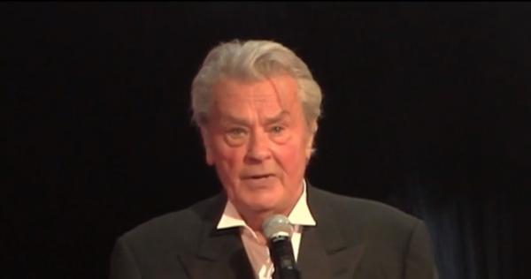 Alain Delon a suferit un accident cerebral