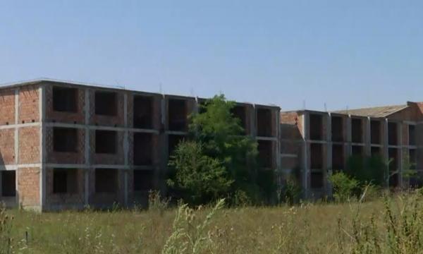 Un campus şcolar din Jimbolia, în care urmau să înveţe peste 800 de elevi, este încă un uriaş şantier