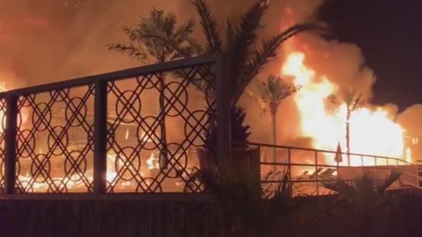 Anchetă după incendiul care a distrus complet un club din Mamaia