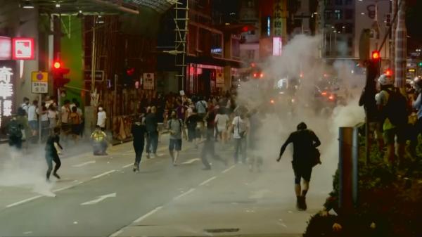 Noi proteste antiguvernamentale în Hong Kong, poliția a intervenit în fprță