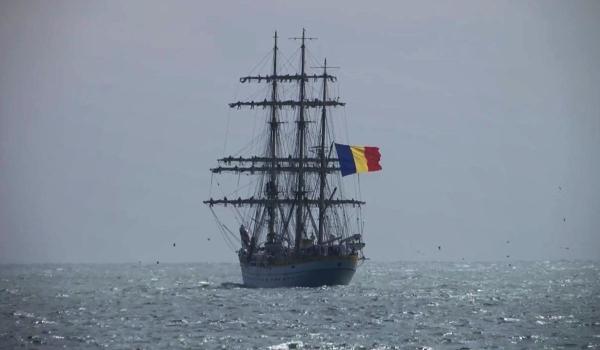 Ziua Marinei 2019. Peste 10.000 de turişti pe faleza Cazinoului din Constanţa