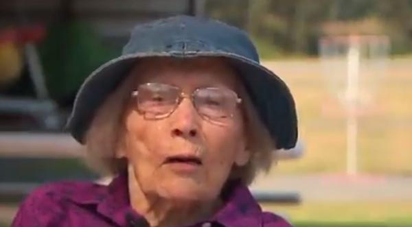 O femeie din SUA a sărit cu paraşuta la vârsta de 103 ani