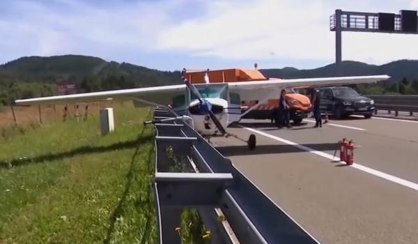 Un avion a aterizat de urgenţă pe o autostradă din Croaţia