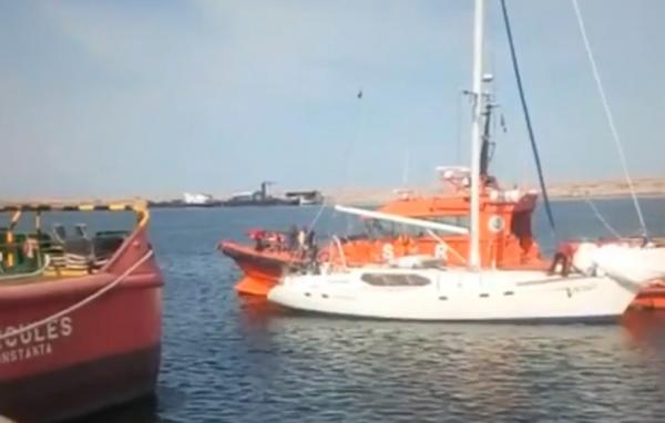 Cinci ucrainieni, salvați de pe un velier în derivă de autoritățile române