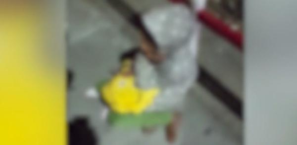 Copiii filmaţi la cerşit în Costineşti, căutați de poliție