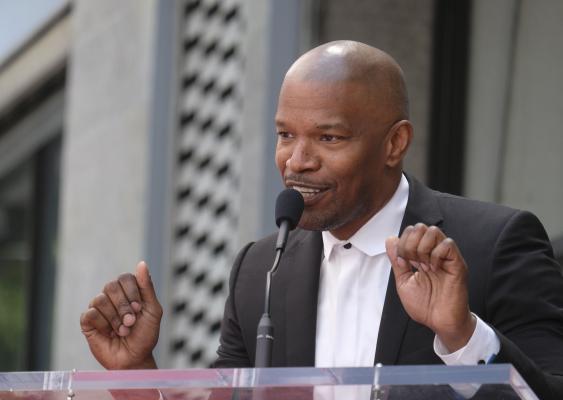 Actorii Jamie Foxx şi Katie Holmes s-au despărţit, după o relaţie de şase ani