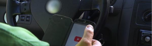 Amenzi mai aspre pentru utilizarea telefonului la volan, din octombrie