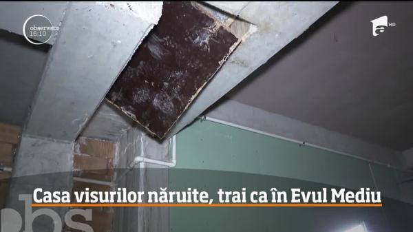 Sute de braşoveni care stau în complex rezidenţial se spală apă plină de nisip şi reziduuri
