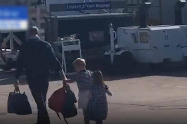 Kate şi William călătoresc cu o cursă low-cost, în timp ce Harry şi Meghan preferă avioanele private