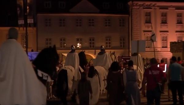 Reconstituire istorică la festivalul cu cavaleri şi domniţe din Sibiu