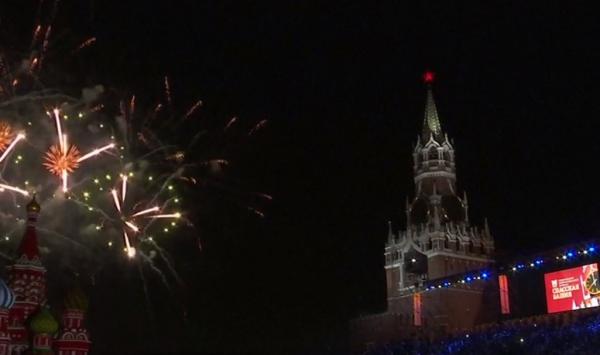 Sute de muzicieni iau parte la festivalul fanfarelor din Piaţa Roşie, Moscova