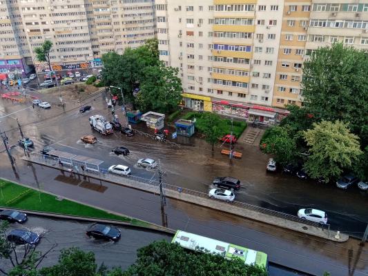 Serie de furtuni în weekend. Vijelii se pot produce și zilele următoare