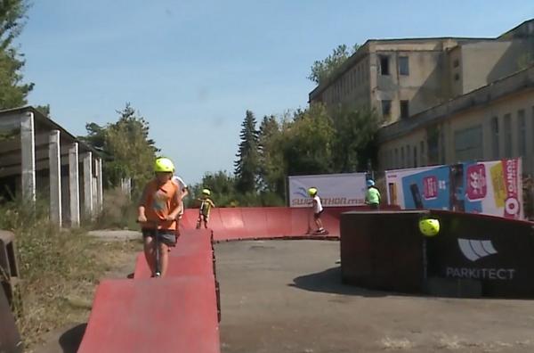 Pumptrack, pista modulară de la Târgu-Mureş, noua senzaţie printre tineri