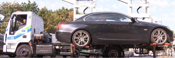 A început oficial ridicarea maşinilor parcate ilegal în Bucureşti