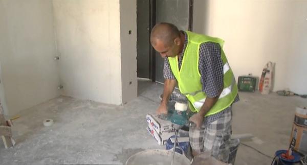 Tot mai mulţi români aleg să-şi renoveze singuri locuinţele