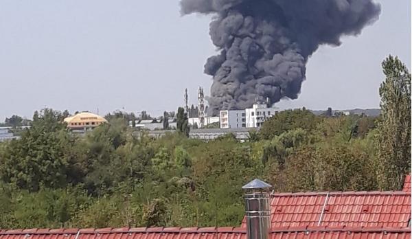 Specialiştii analizează eventuala degajare de substanţe toxice, după incendiul din Băneasa