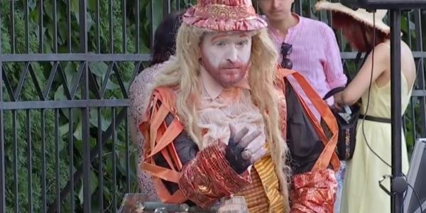 Bucureştiul interbelic a prins viaţă, "la pas pe Calea Victoriei"