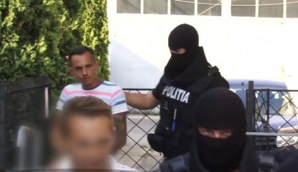 Au ajuns în arest și membrii familiei celor doi bătăuși din Argeș care au omorât un șofer, în trafic