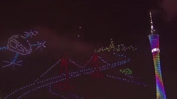 Spectacol luminos cu 999 de drone, pe cerul Chinei