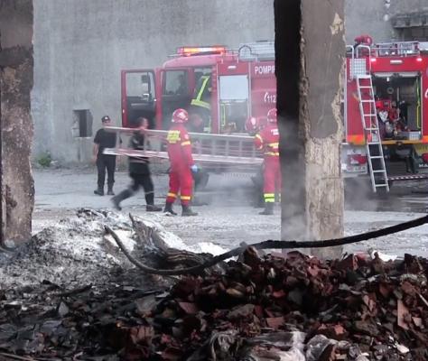 Clipe de panică în Vaslui, după ce un incendiu a izbucnit la o fostă fabrică de mobilă