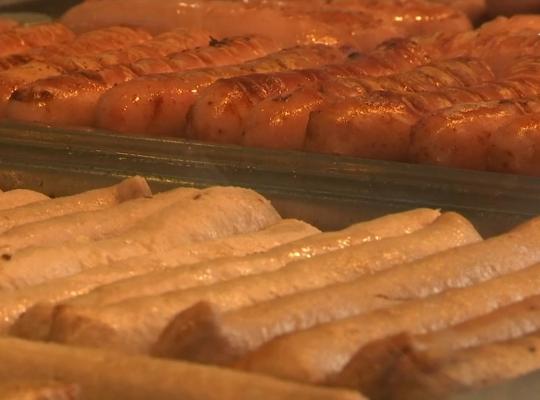Motiv de sărbătoare în Germania. S-au împlinit 70 de ani de la apariţia cunoscutului Currywurst