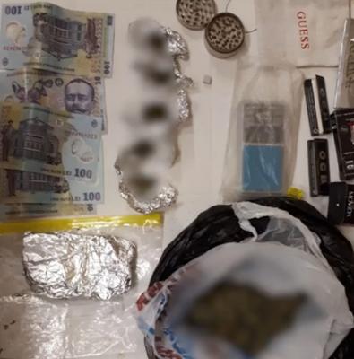 Tineri prinși cu droguri în lenjeria intimă, la un festival de muzică