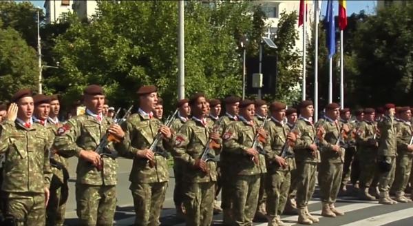 Ceremonie emoţionantă la Galaţi. Patru sute de militari s-au întors din Afganistan