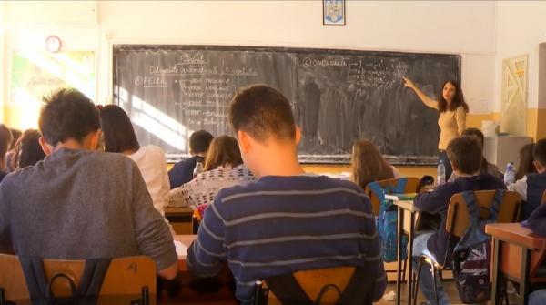 Noul an şcolar începe tot cu unităţi de învăţământ fără autorizaţie, manuale sau pază
