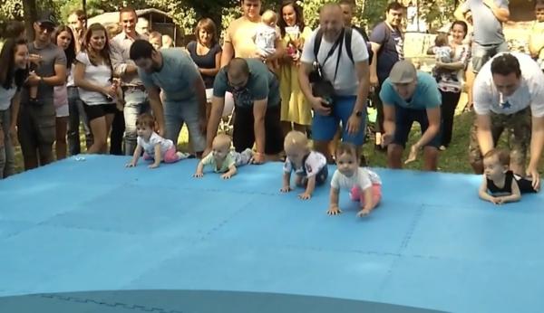Întrecere inedită între bebeluşi, la Muzeul Satului