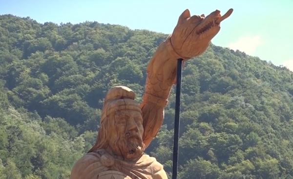 Turiști pe urmele dacilor, lângă Sarmizegetusa Regia