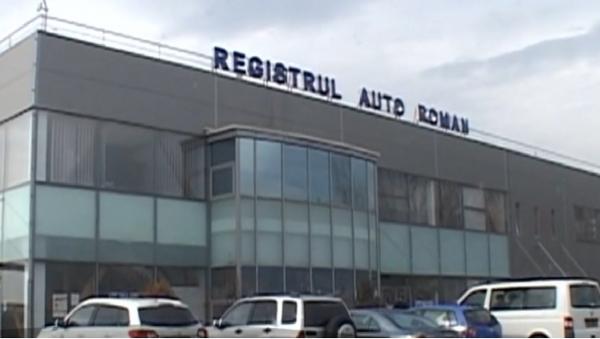 Patru funcţionari RAR şi un poliţist, arestaţi în dosarul înmatriculărilor ilegale