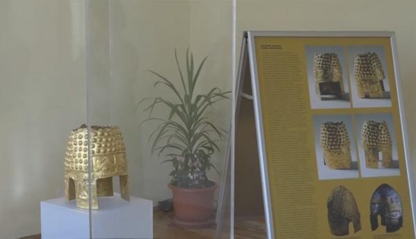 Coiful de aur de la Coțofenești, expus pentru o zi în comuna unde a fost descoperit