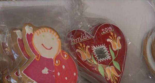 O familie din Secuime prepară turtă dulce de patru generaţii. Care sunt secretele deliciului