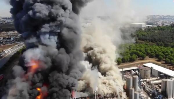 Incendiu și explozii puternice la Istanbul. Doi pompieri au fost răniţi în timpul intervenţiei