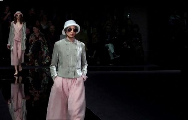 Luna modei continuă în marile oraşe ale lumii. Ce se poartă în 2020