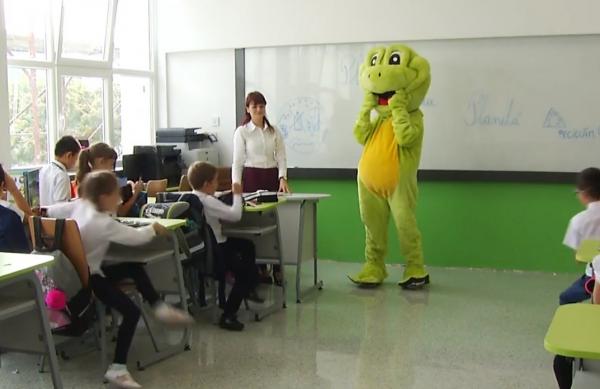 Peste 300 de copii din toată ţara, concurs de desenat pentru ocampanie de reciclare