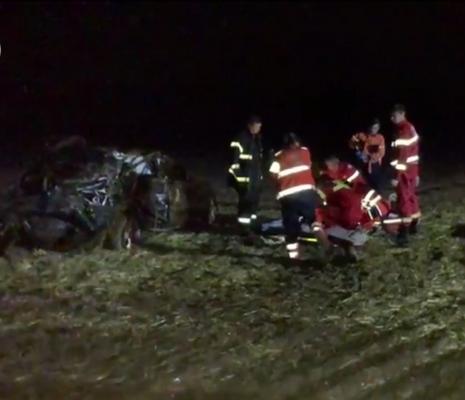 Accident grav la ieşirea din Medgidia. Un bărbat a murit, alţi doi în stare gravă, după ce s-au răsturnat cu maşina pe câmp