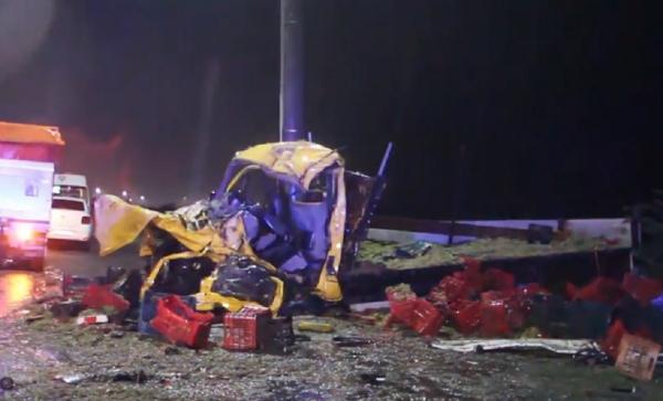 Accident grav pe E85. Trei morți, după ce un TIR a intrat pe contrasens